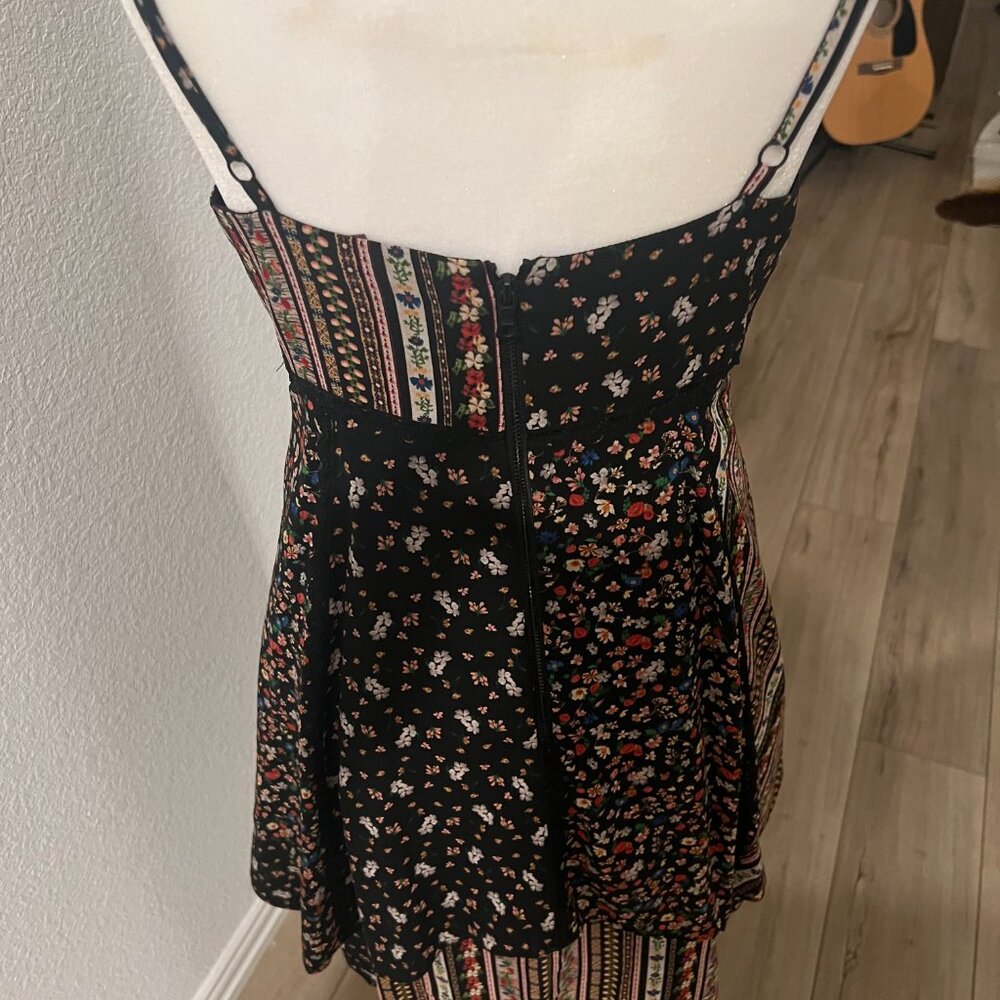 Alice & Olivia Delilah Tiered Floral Print Dress Size 6 - Picture 6 of 14